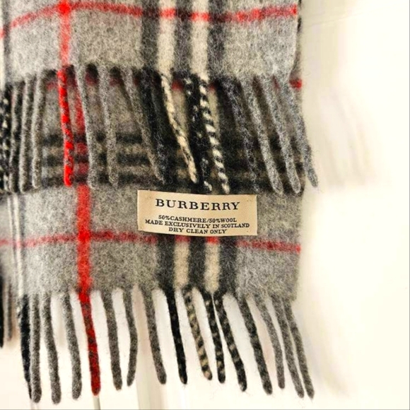 Authentic Burberry Muffler- Great Condition 50% Wool, 50% Cashmere - Picture 2 of 3